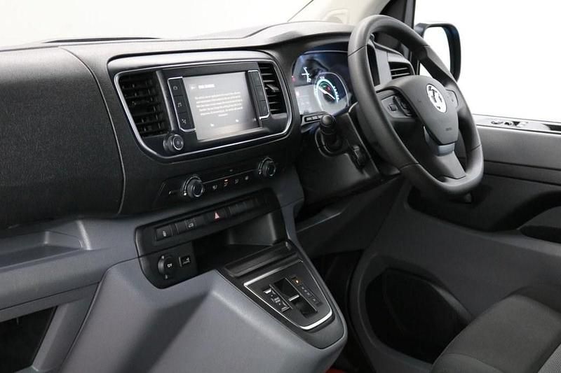 Used Vauxhall Vivaro 100 kW (136 HP) 2022 Mauve/pink MPV