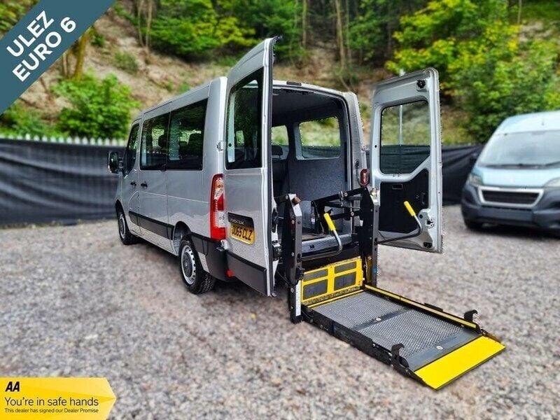 Grey Used 2015 Renault Master Business Van | £12,701 (A bit pricey) - Image 1/4