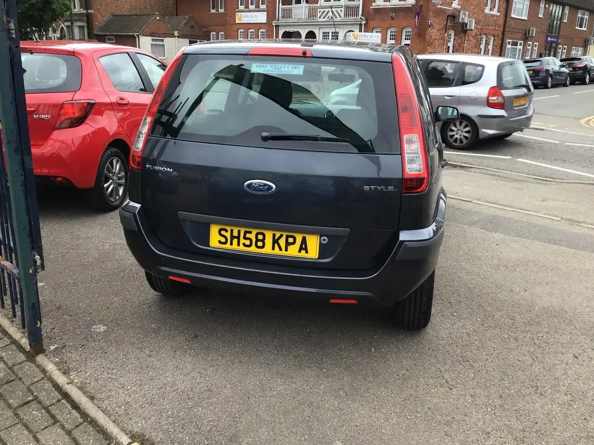 Used Ford Fusion Style 80 HP (58 kW) 2008 Grey Hatchback