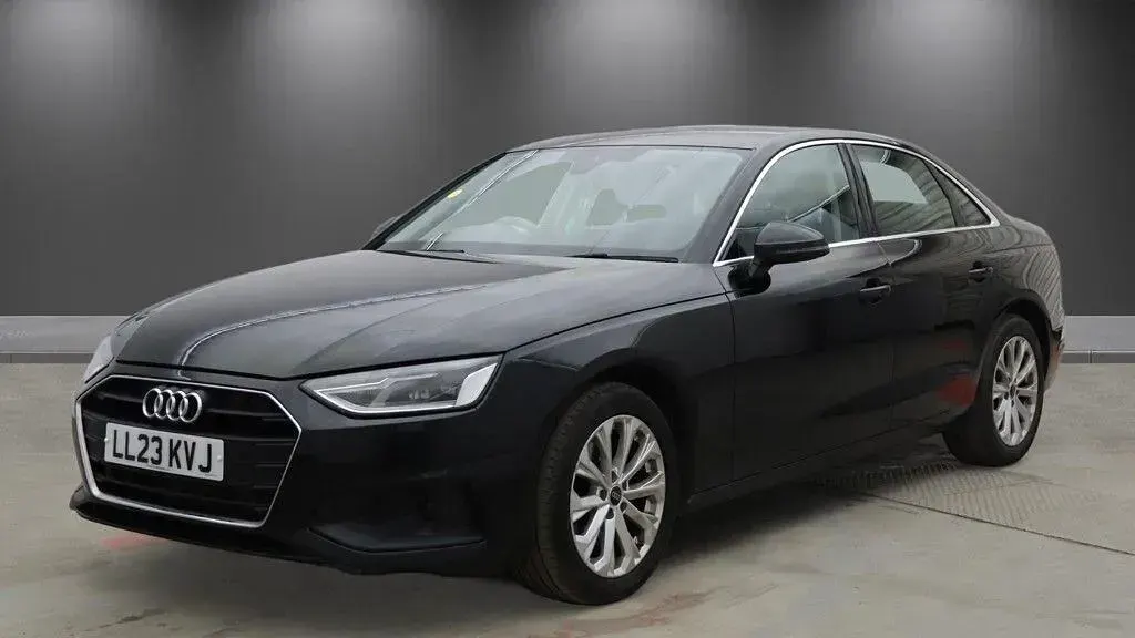 Begagnad Audi A4 Advanced 150 HK (110 kW) 2023 Svart Sedan