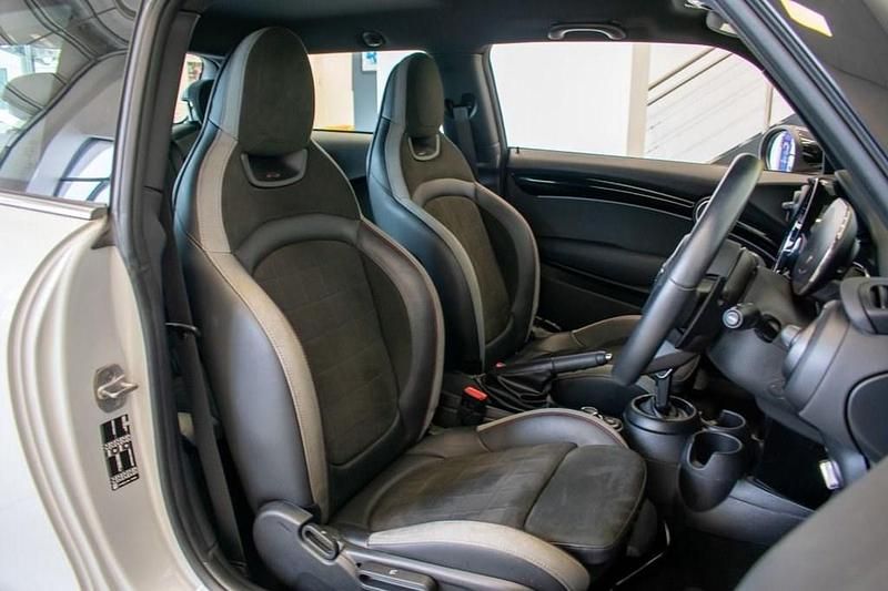 Used Mini Cooper S Sport 178 HP (130 kW) 2021 Silver Hatchback