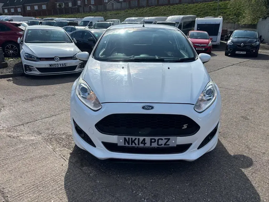 Used Ford Fiesta Zetec 125 HP (91 kW) 2014 White Hatchback