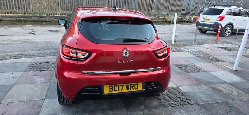 Used Renault Clio IV Dynamique 2017 Red Hatchback