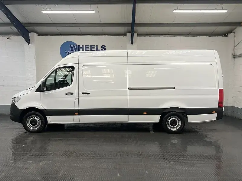 Used Mercedes Sprinter Progressive 150 HP (110 kW) 2021 White Van