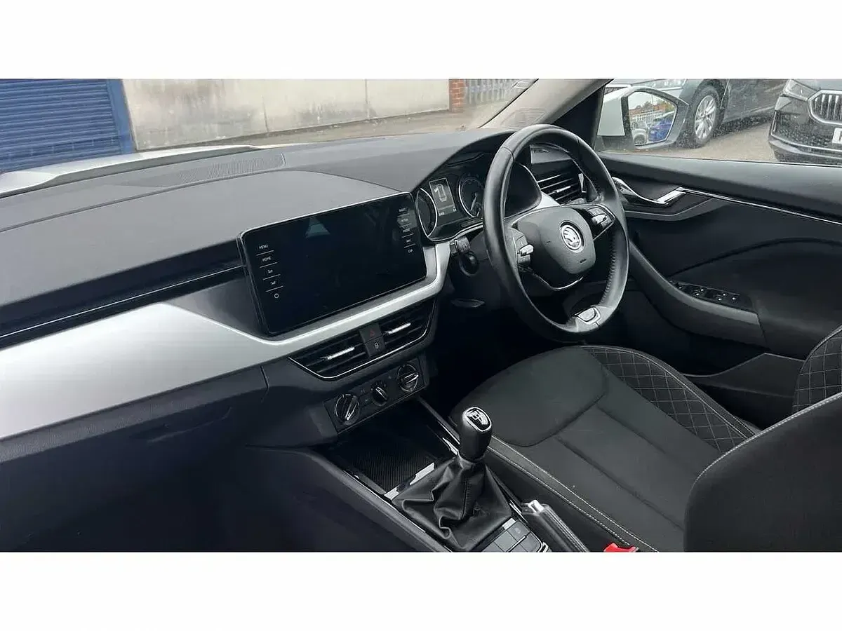 Used Skoda Kamiq SE Drive 95 HP (69 kW) 2023 White SUV