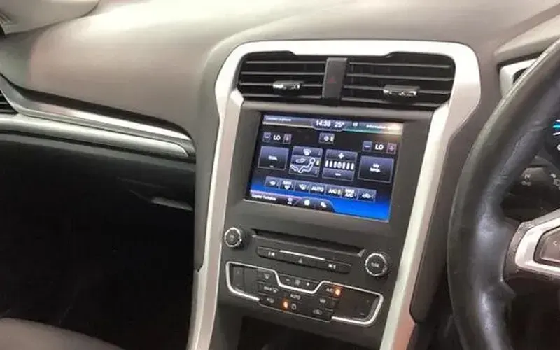 Used Ford Mondeo Zetec 150 HP (110 kW) 2015 Silver Hatchback