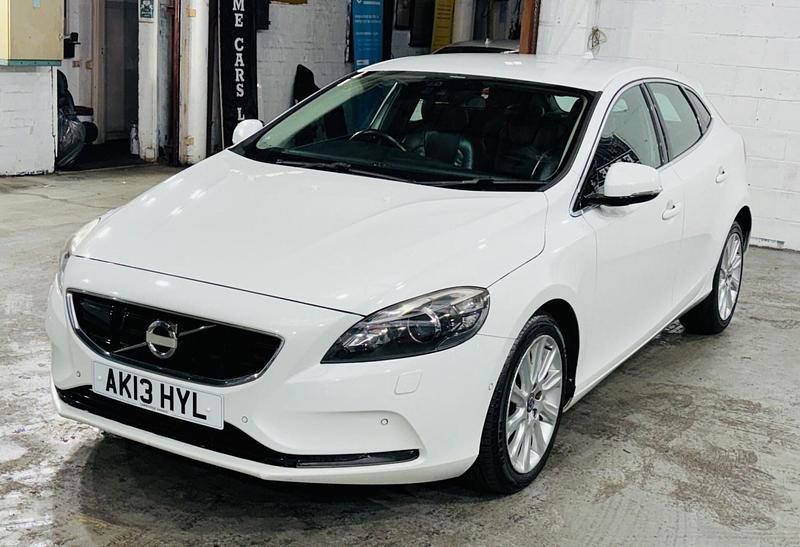 Used Volvo V40 SE Lux 150 HP (110 kW) 2013 White Hatchback