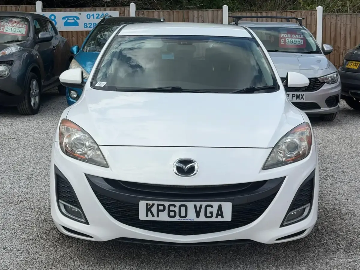 Used Mazda 3 Inclusive 105 HP (77 kW) 2010 White Hatchback
