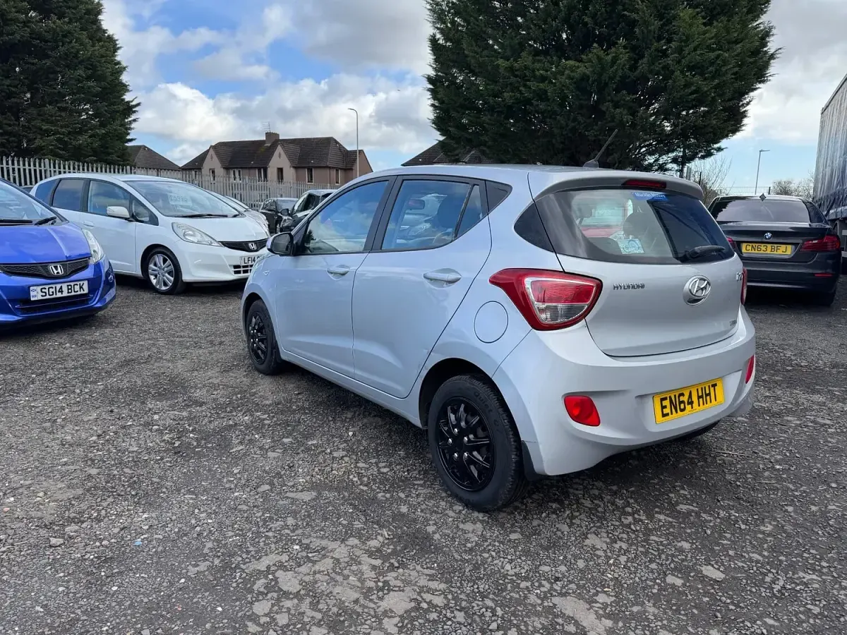 Used Hyundai i10 SE 87 HP (63 kW) 2015 Silver Hatchback