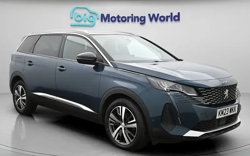 Usado Peugeot 5008 Allure+ 131 HP (96 kW) 2023 SUV