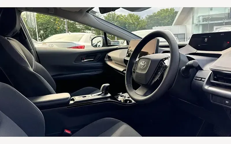 Used Toyota Prius Design 223 HP (164 kW) 2025 Grey Hatchback