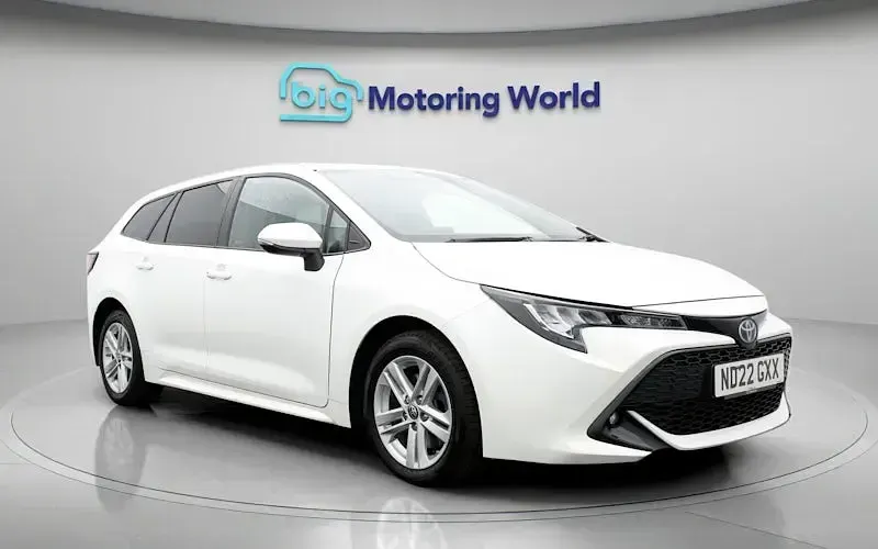 Used Toyota Corolla 184 HP (135 kW) 2022 White Estate