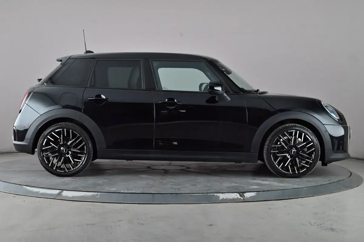 Used Mini Cooper Exclusive 156 HP (114 kW) 2024 Black Hatchback