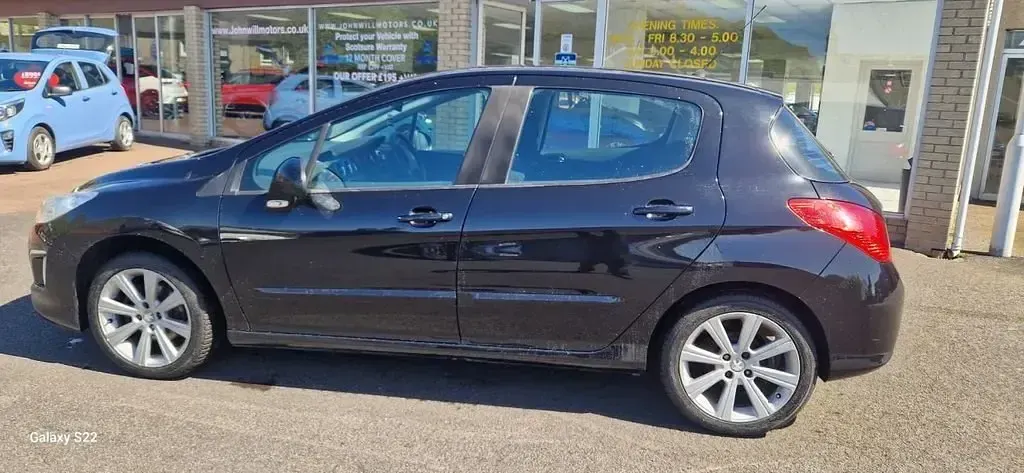 Gebraucht Peugeot 308 Active 120 PS (88 kW) 2011 Schwarz Kleinwagen