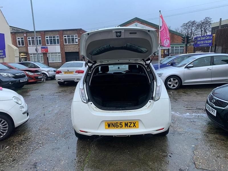 Used Nissan Leaf Tekna 80 kW (109 HP) 2015 White Hatchback
