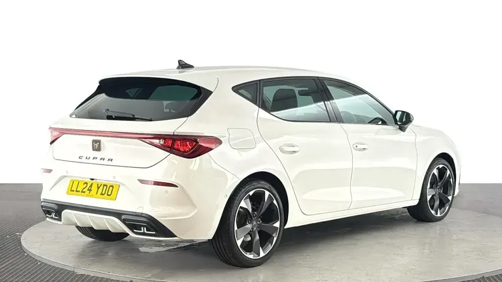 Used Cupra Leon 150 HP (110 kW) 2024 White Hatchback
