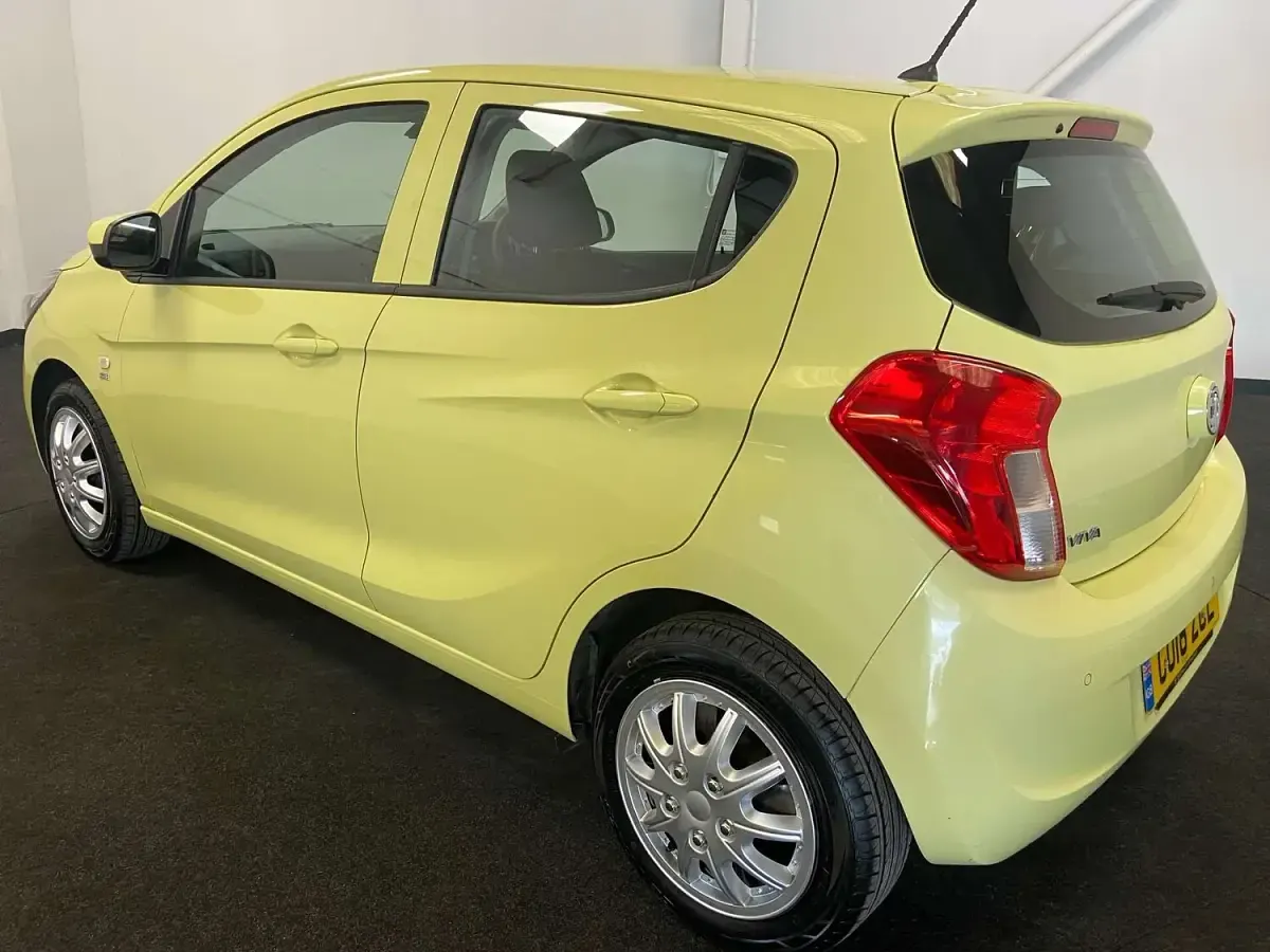 Used Vauxhall Viva 75 HP (55 kW) 2018 Green Hatchback