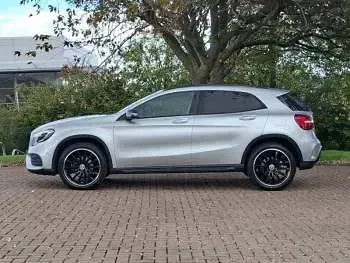Usado Mercedes GLA180 AMG line 122 HP (89 kW) 2019 Prateado SUV