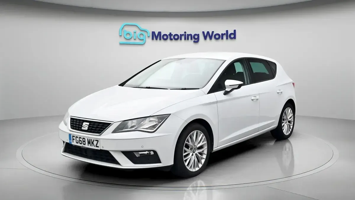 Used Seat Leon SE Dynamic 115 HP (84 kW) 2018 White Hatchback