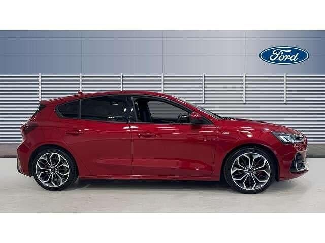 Used Ford Focus ST-Line 125 HP (91 kW) 2022 Red Hatchback