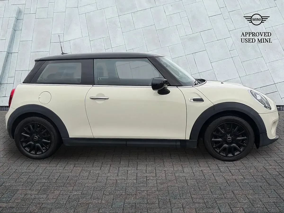 Used Mini Cooper Classic 134 HP (98 kW) 2020 White Hatchback