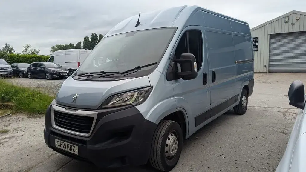 Used Peugeot Boxer 140 HP (102 kW) 2021 Blue Van