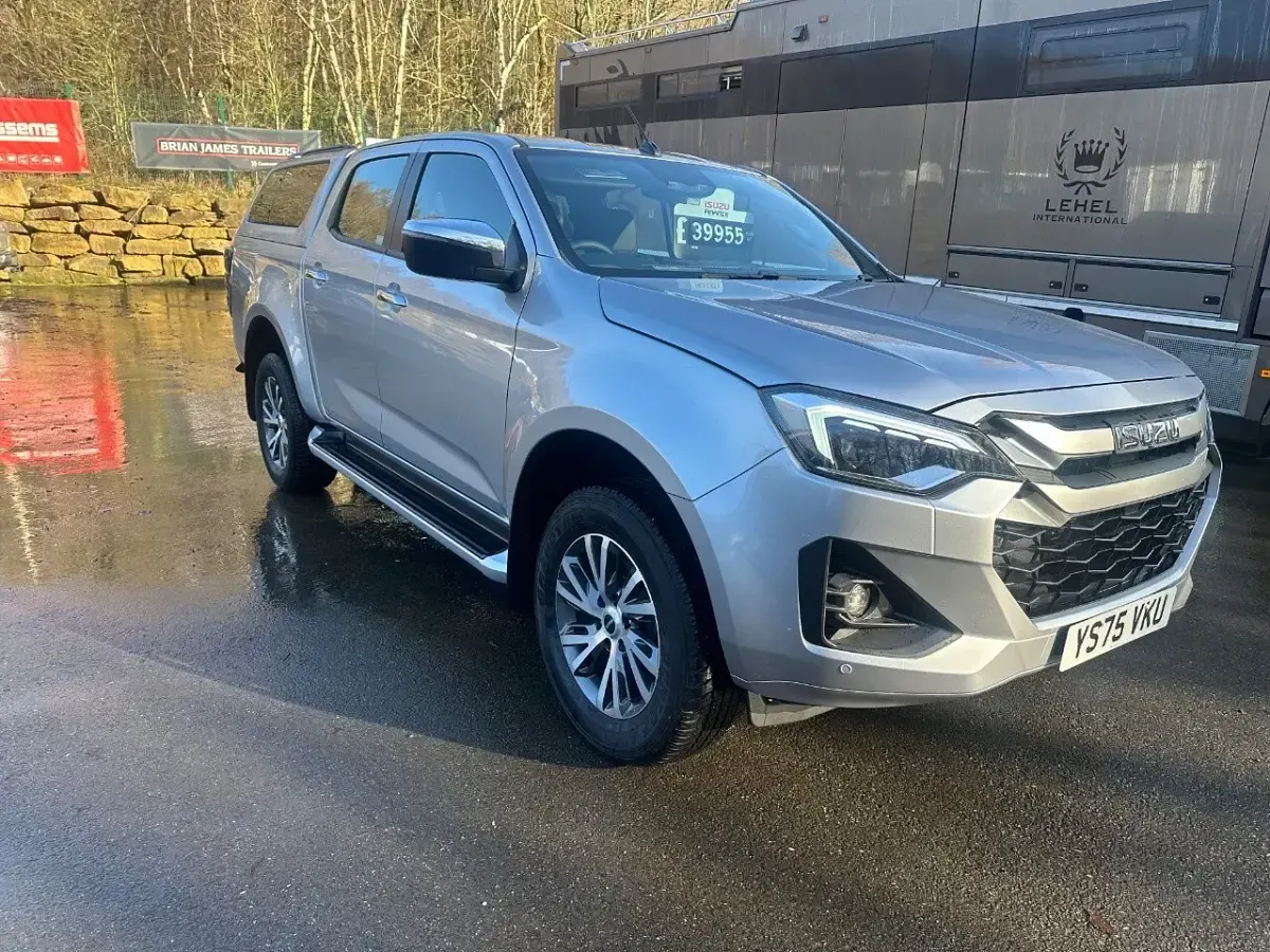 New Isuzu D-Max 2025 Silver Pickup