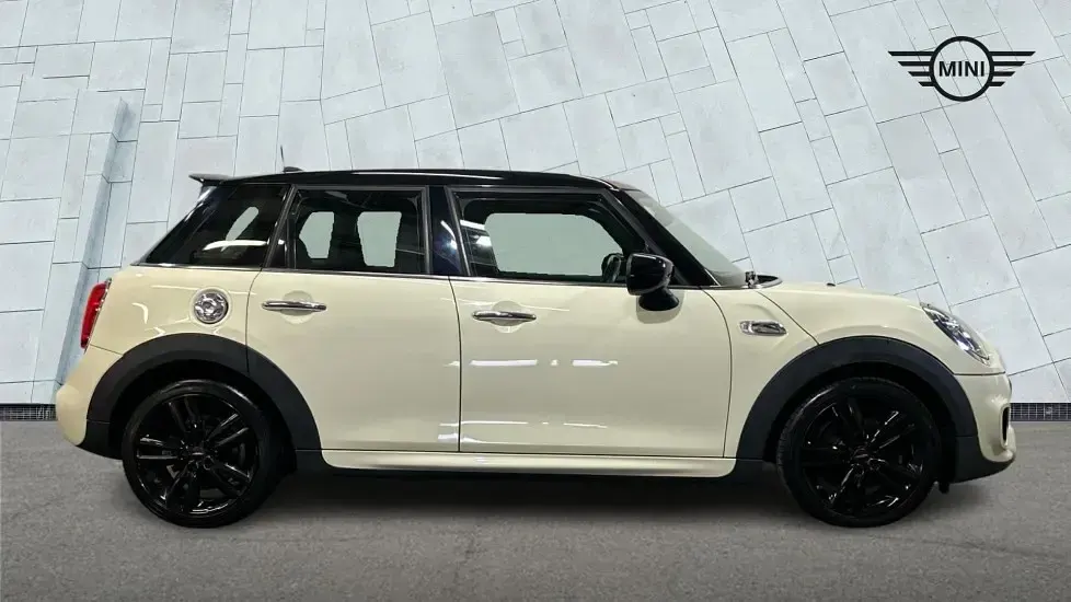 Used Mini Cooper S Hatch 189 HP (139 kW) 2019 White Hatchback