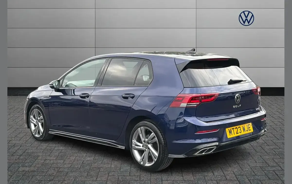 Used VW Golf VIII R-line 147 HP (108 kW) 2023 Blue Hatchback