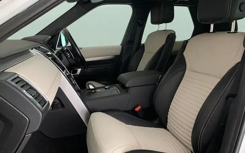 Used Land Rover Discovery 5 SE Dynamic 300 HP (220 kW) 2023 SUV