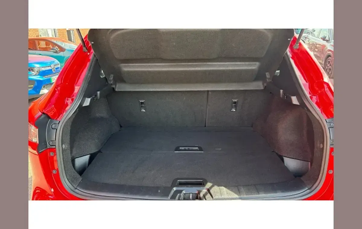 Used Nissan Qashqai N-Connecta 110 HP (80 kW) 2018 Red SUV