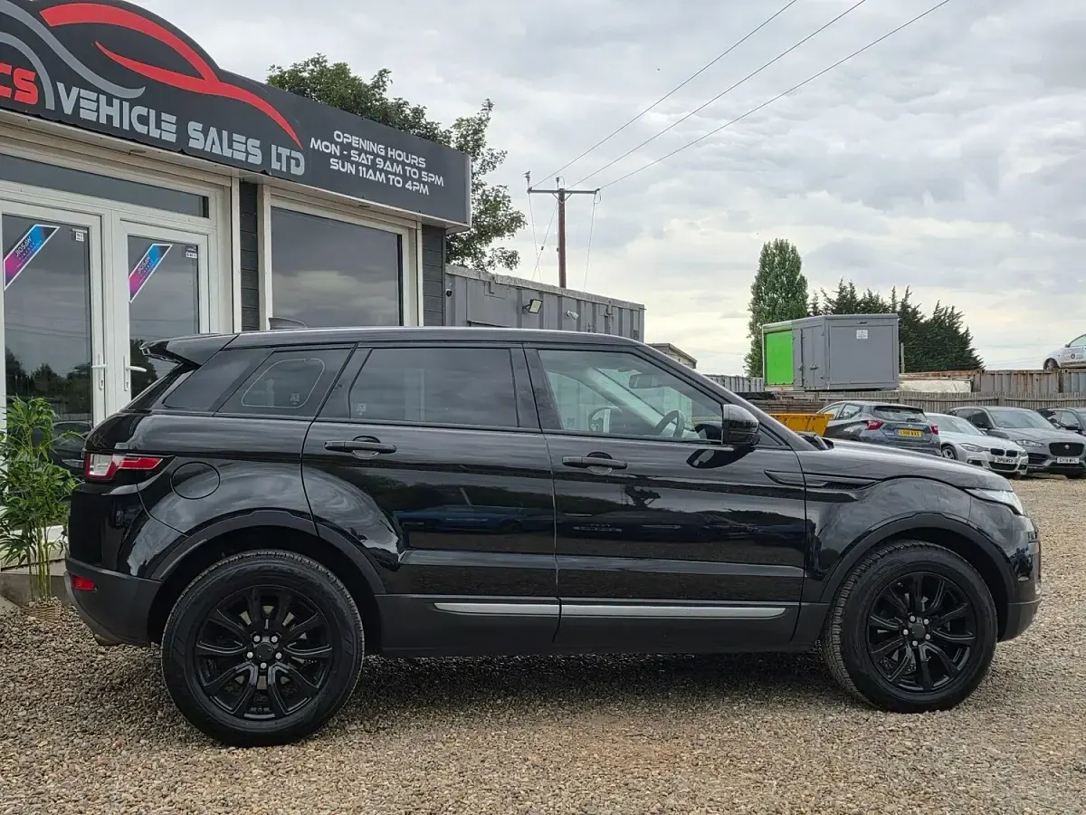 Used Land Rover Range Rover evoque SE 150 HP (110 kW) 2017 Black Estate