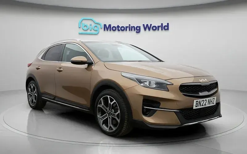 Usado Kia XCeed 160 HP (117 kW) 2022 Castanho SUV