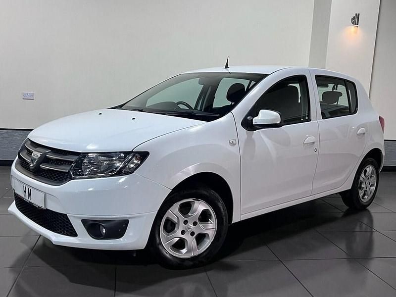 White Used 2016 Dacia Sandero Lauréate Hatchback | £3,495 (Super price) - Image 1/4