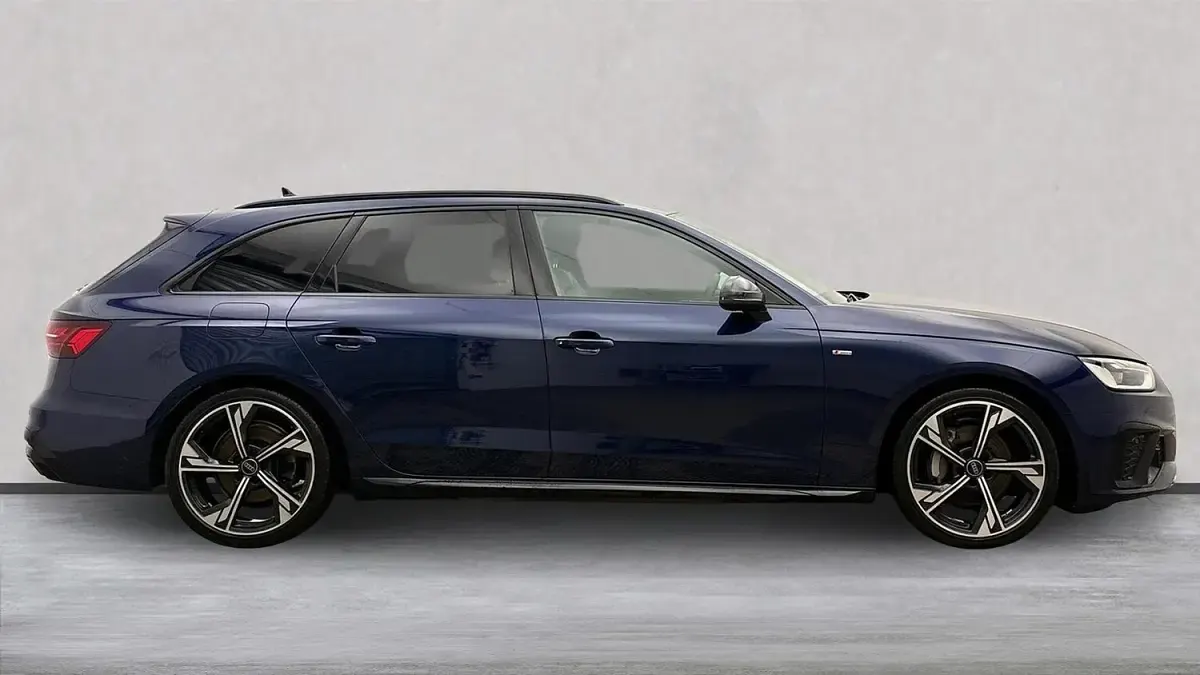 Used Audi A4 Black Edition 204 HP (150 kW) 2024 Blue Estate