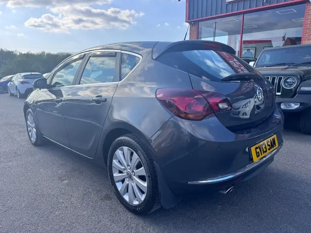 Used Vauxhall Astra Elite 165 HP (121 kW) 2015 Grey Hatchback