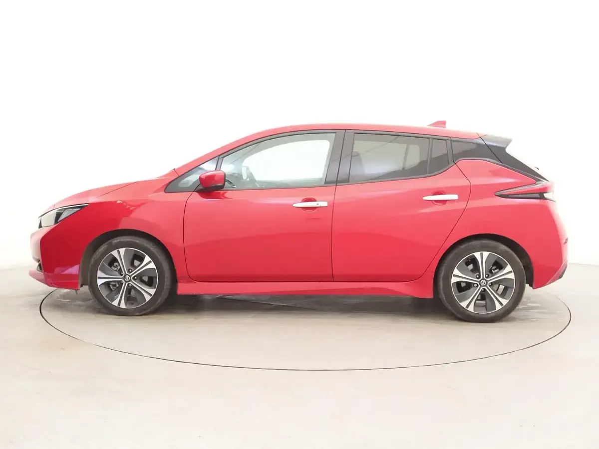 Used Nissan Leaf N-Connecta 110 kW (150 HP) 2021 Red Hatchback