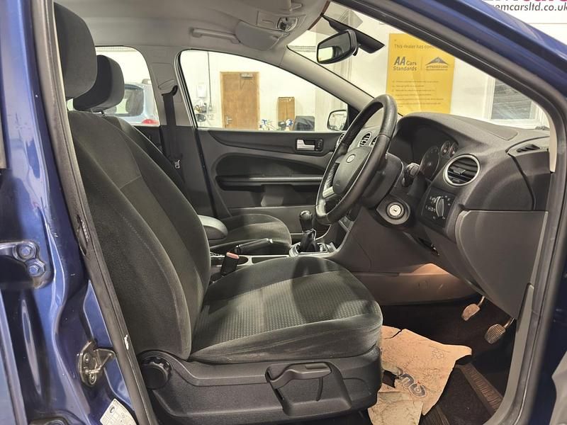 Used Ford Focus Ghia 2007 Blue Hatchback