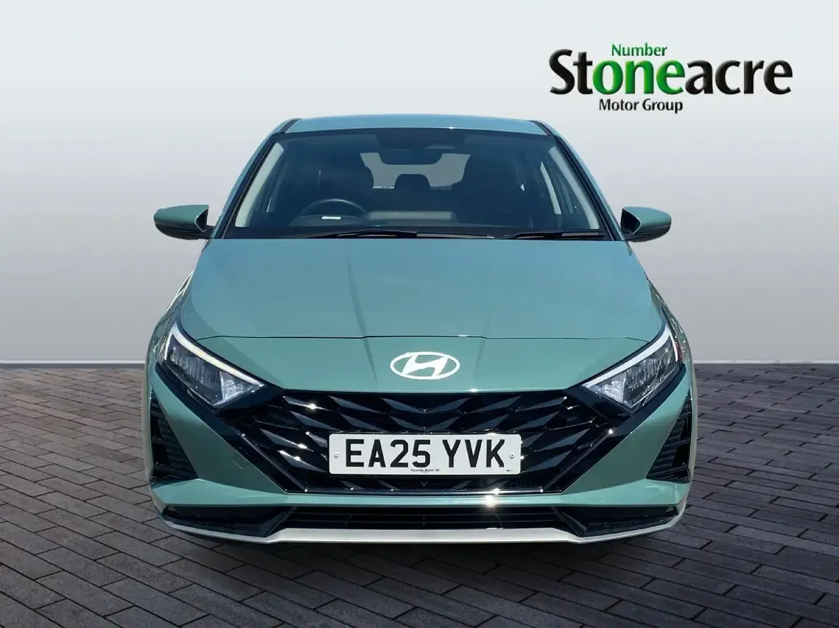 Used Hyundai i20 Advanced 100 HP (73 kW) 2025 Green Hatchback