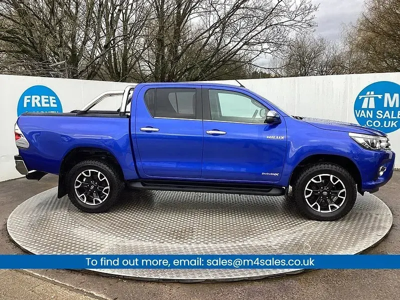 Käytetty Toyota HiLux 150 HP (110 kW) 2018 Sininen Nouto