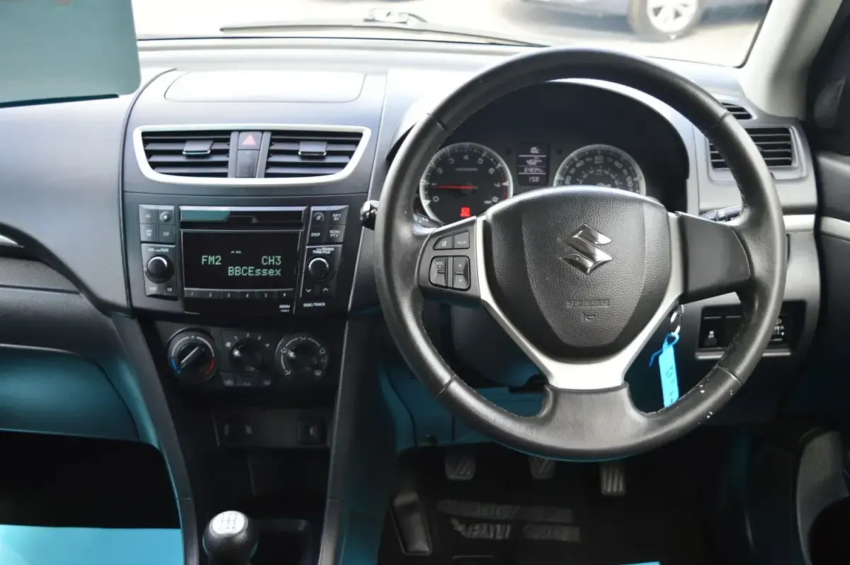 Used Suzuki Swift SZ3 94 HP (69 kW) 2012 White Hatchback