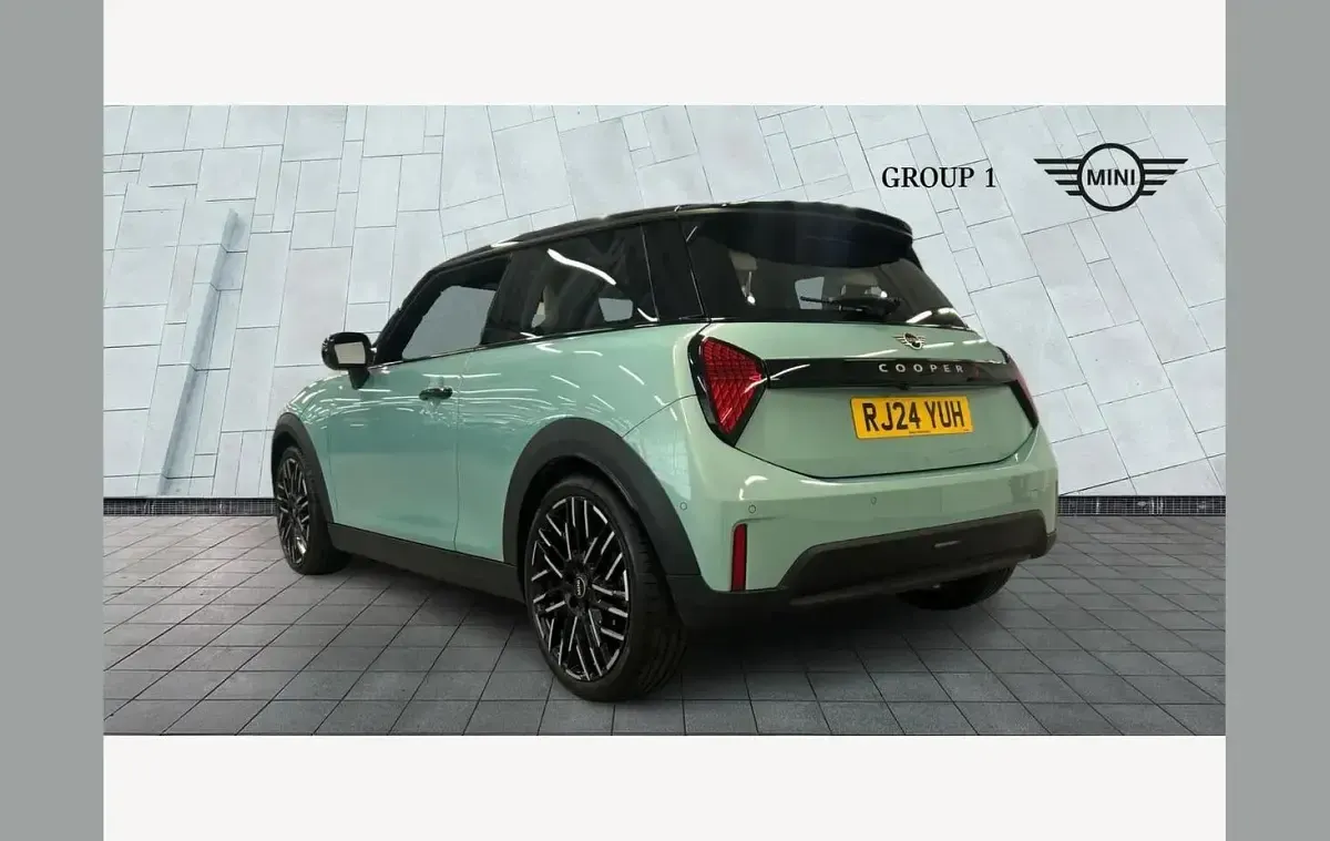 Used Mini Cooper Exclusive 200 HP (147 kW) 2024 Green Hatchback
