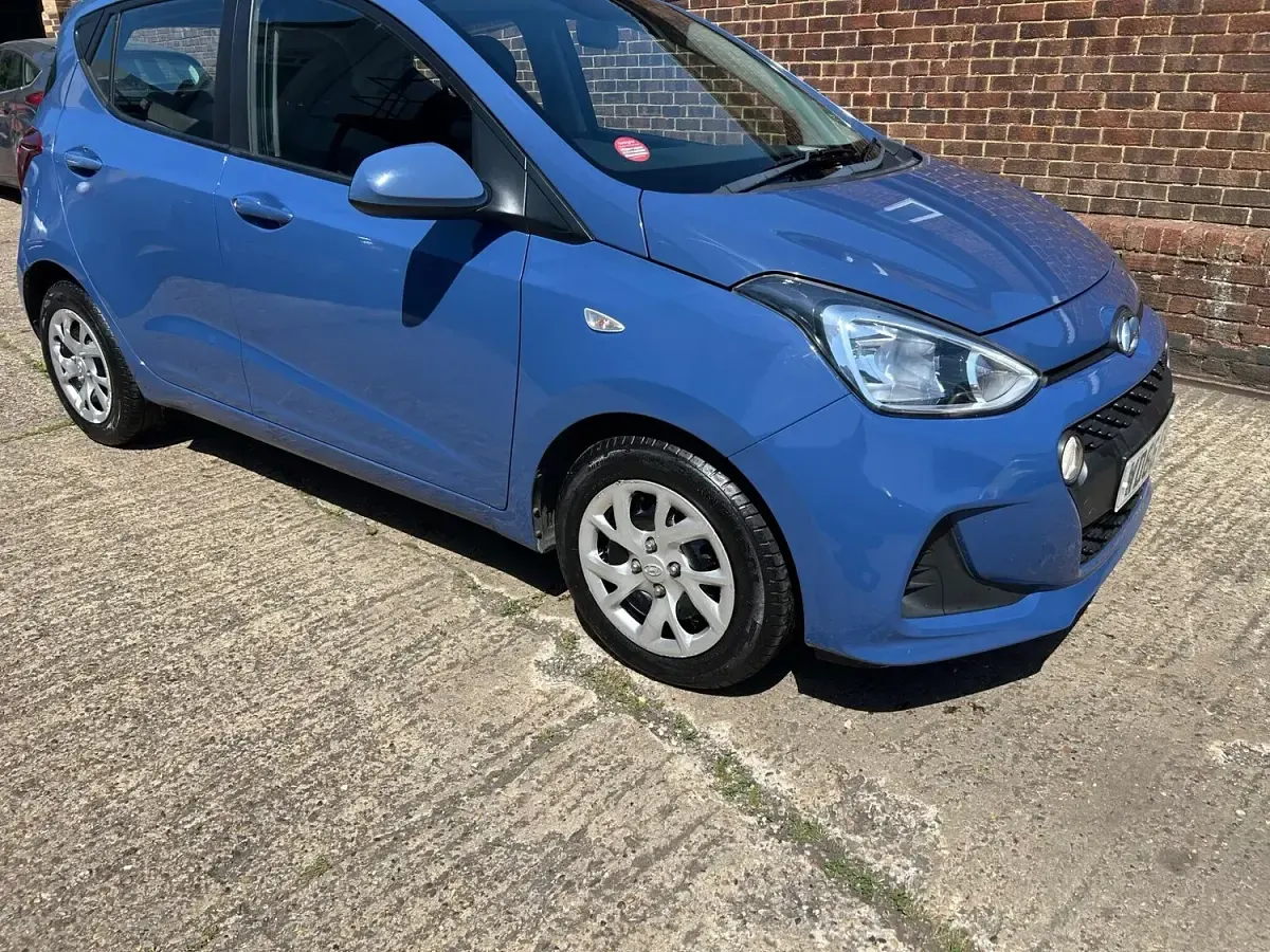 Used Hyundai i10 SE 67 HP (49 kW) 2017 Blue Hatchback