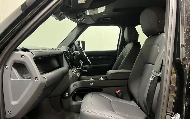 New Land Rover Defender SE Dynamic 249 HP (183 kW) 2025 SUV