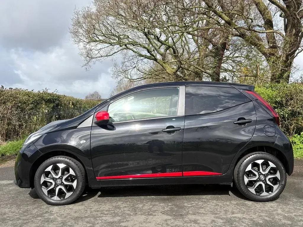 Begagnad Toyota Aygo Trend 71 HK (52 kW) 2021 Svart Halvkombi