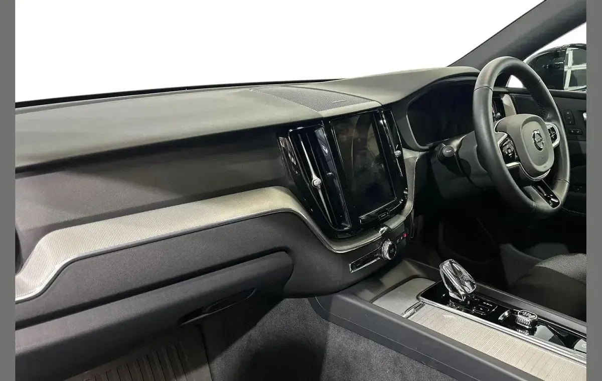 Used Volvo XC60 Plus 350 HP (257 kW) 2024 Black SUV