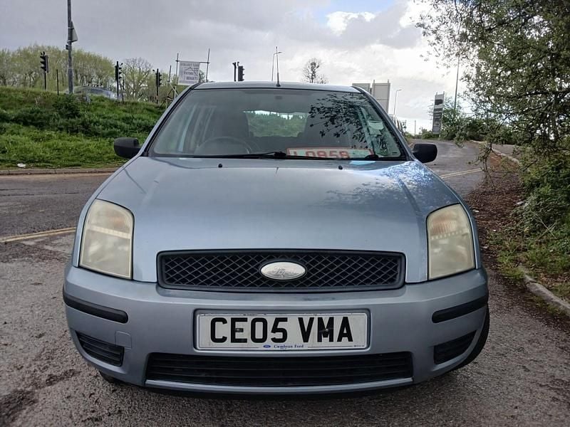Used Ford Fusion 80 HP (58 kW) 2005 Blue Hatchback