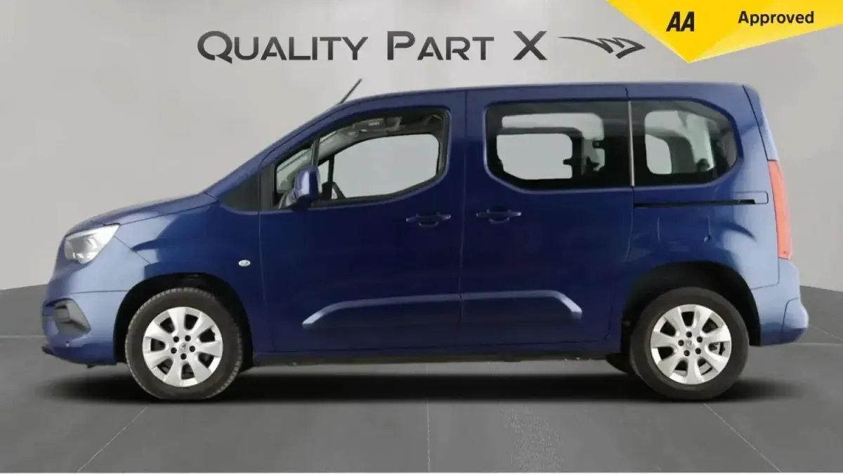 Begagnad Vauxhall Combo S 100 HK (73 kW) 2020 Blå Minibuss