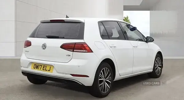 Used VW Golf VII SE 115 HP (84 kW) 2017 White Hatchback