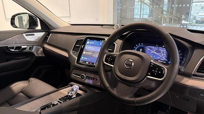 Used Volvo XC90 Ultimate 250 HP (183 kW) 2022 Silver dawn SUV